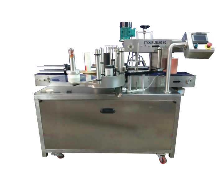 Flat Bottle Labeling Machine